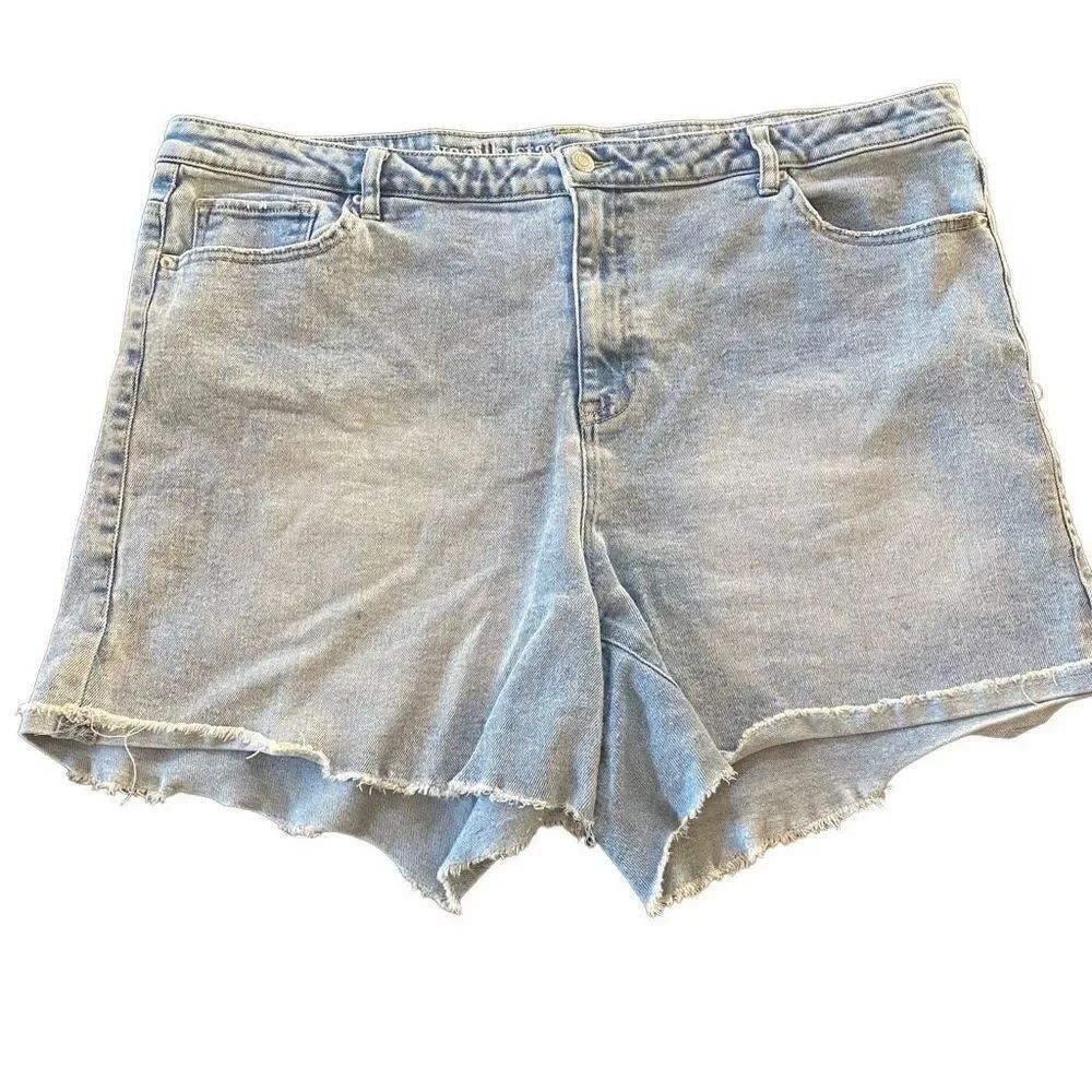 Vanilla Star High Rise shortie size 22W cut off light wash jean shorts